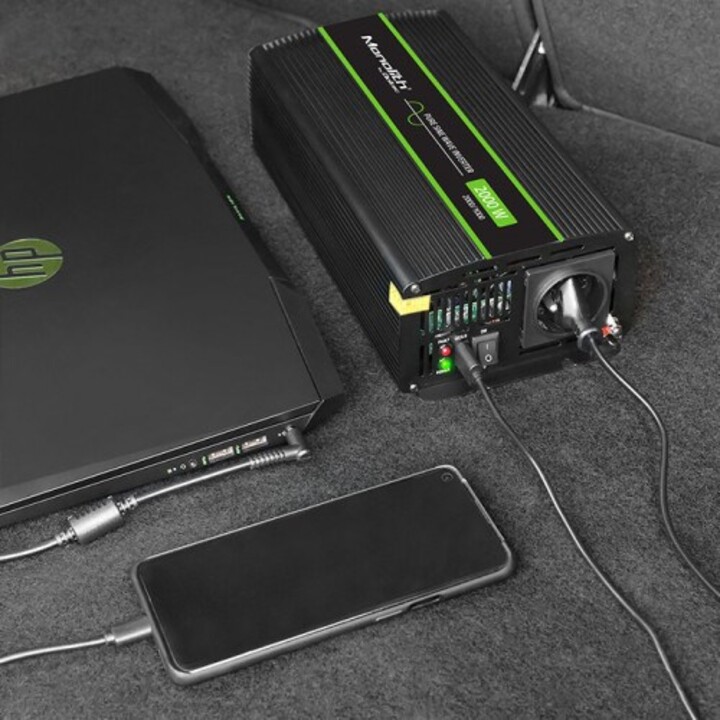 Adaptador de energia e inversor Qoltec Monolith Auto 2000 W Preto