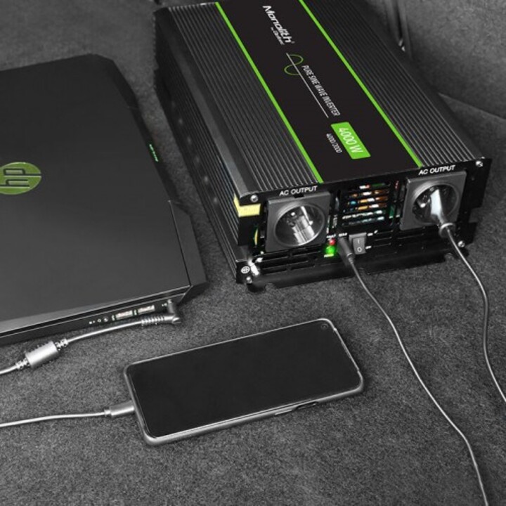 Qoltec Monolith power adapter and inverter Auto 4000 W Black