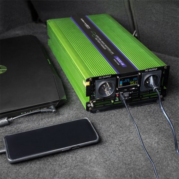 Qoltec Monolith power adapter and inverter Auto 5000 W Green