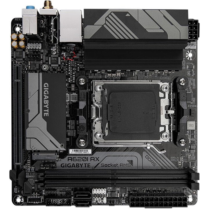Gigabyte A620I AX 1.0 AMD Prozessor Sockel AM5 DDR5 DIMM SATA M.2 kompatible Festplattenschnittstellen