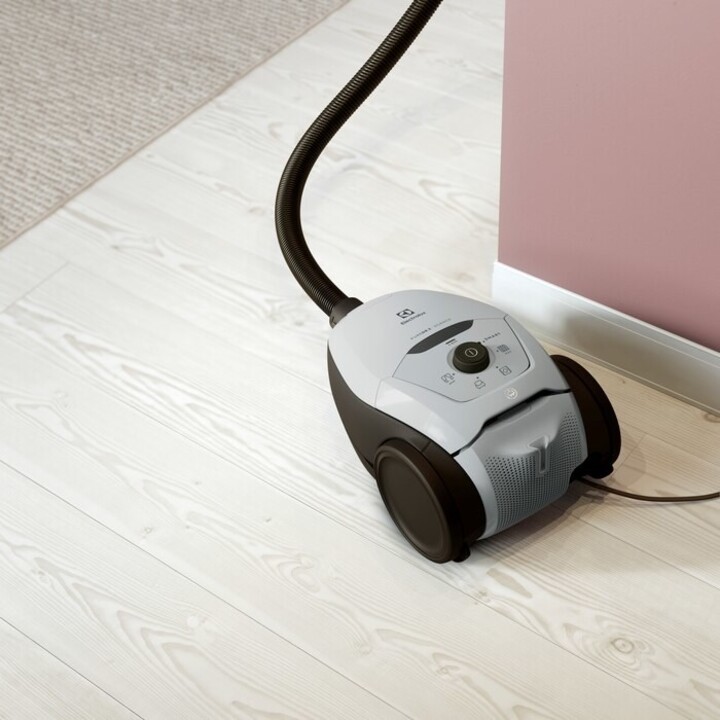 Electrolux Pure D8 3,5 L Aspirateur réservoir cylindrique Sec 600 W Sac à poussière