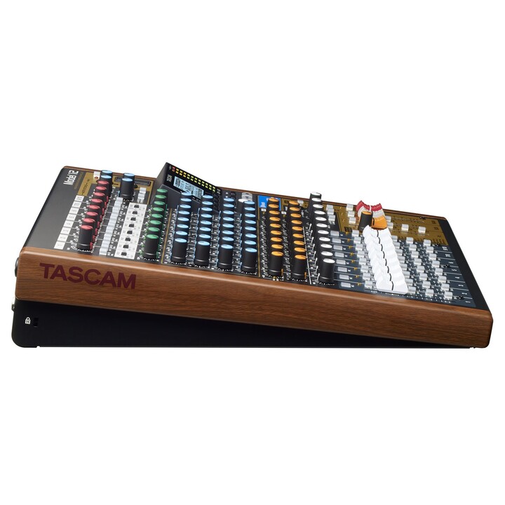 Tascam Modelo 12 12 canais 20 - 20000 Hz Preto, Madeira
