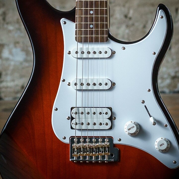Guitarra Elétrica Yamaha PAC112J 6 Cordas Preta