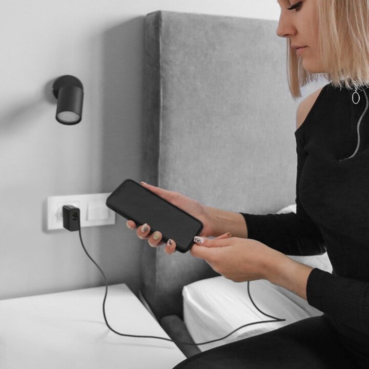 Qoltec 52381 Cargador PD súper rápido | 1xUSB-C | 1xUSB| 90W | 5-20V | 2,4-4,35A | Negro