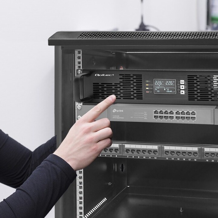 Qoltec 52287 UPS Gruppo di continuità per RACK | 3kVA| 3000W| Fattore di potenza 1,0 | LCD | EPO | USB | In