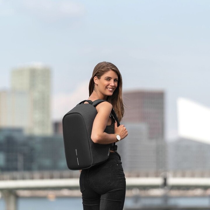 MOCHILA ANTIRROBO DE DISEÑO XD BOBBY HERO PEQUEÑO NEGRO P/N: P705.701
