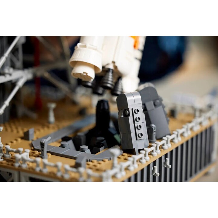 LEGO ICONS 10341 Sistema di lancio spaziale Artemis della NASA