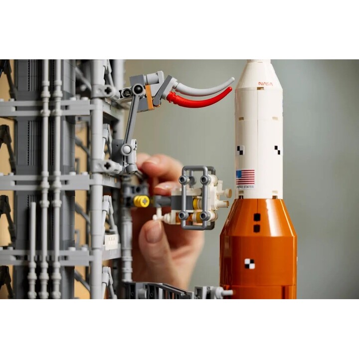 LEGO ICONS 10341 Sistema di lancio spaziale Artemis della NASA