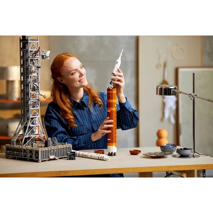 LEGO ICONS 10341 Sistema di lancio spaziale Artemis della NASA