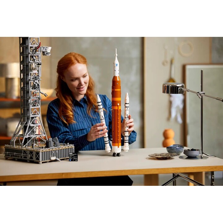 LEGO ICONS 10341 Sistema di lancio spaziale Artemis della NASA