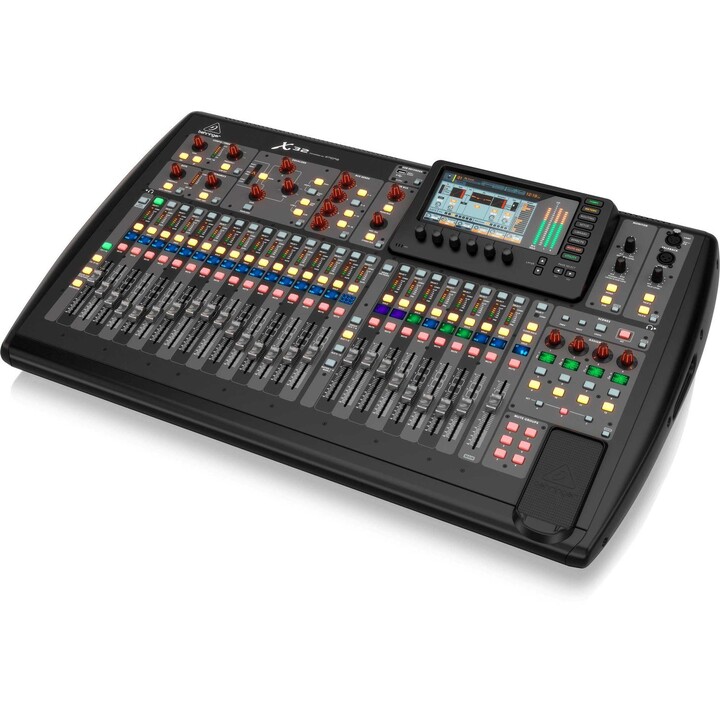 Consola de mezclas digital Behringer X32 de 40 entradas y 25 buses con 32 preamplificadores Midas programables
