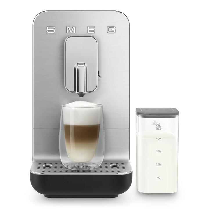 Smeg Machine à café automatique avec système de mousse de lait, Plastique, Noir