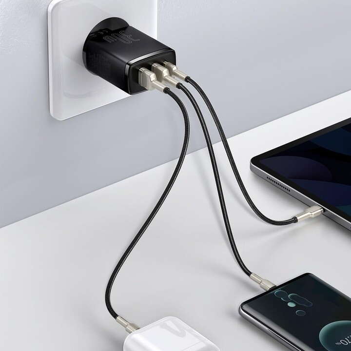 Carregador rápido compacto Baseus, 30 W 2x USB-A 1x USB-C PD 3.0 QC 3.0, preto