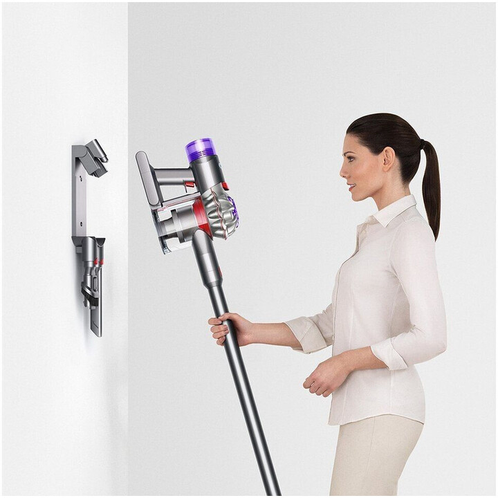 Dyson v8™ Advanced Stick aspirapolvere, potenza di aspirazione 130 AW, autonomia 40 minuti, accessori, nichel