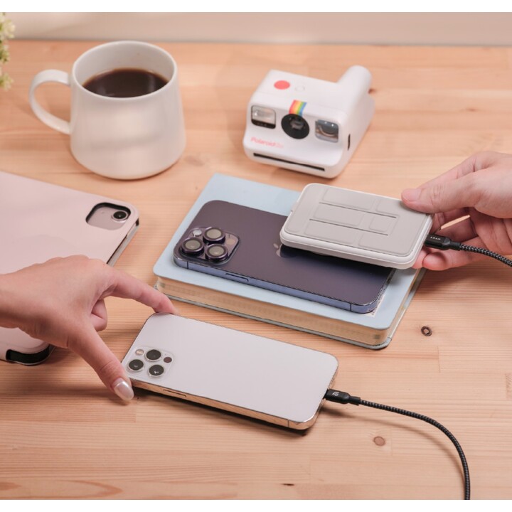 Adam magnetic external battery gravity cs10 10,000mah with white base