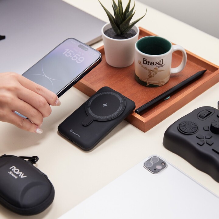 Batteria esterna Adam magnetica Gravity CS10 10.000mAh con base nera
