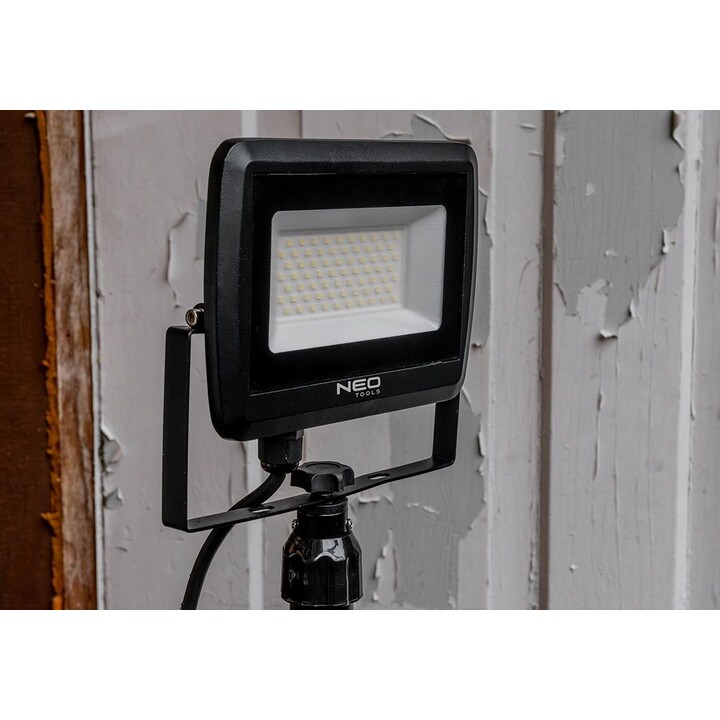 NEO TOOLS 99-059 LED-Scheinwerfer 30 W 2550 lm IP65 schwarz
