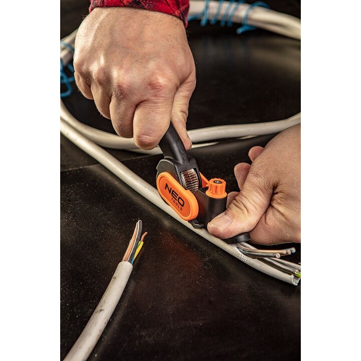 NEO tools 01-400 wire stripper
