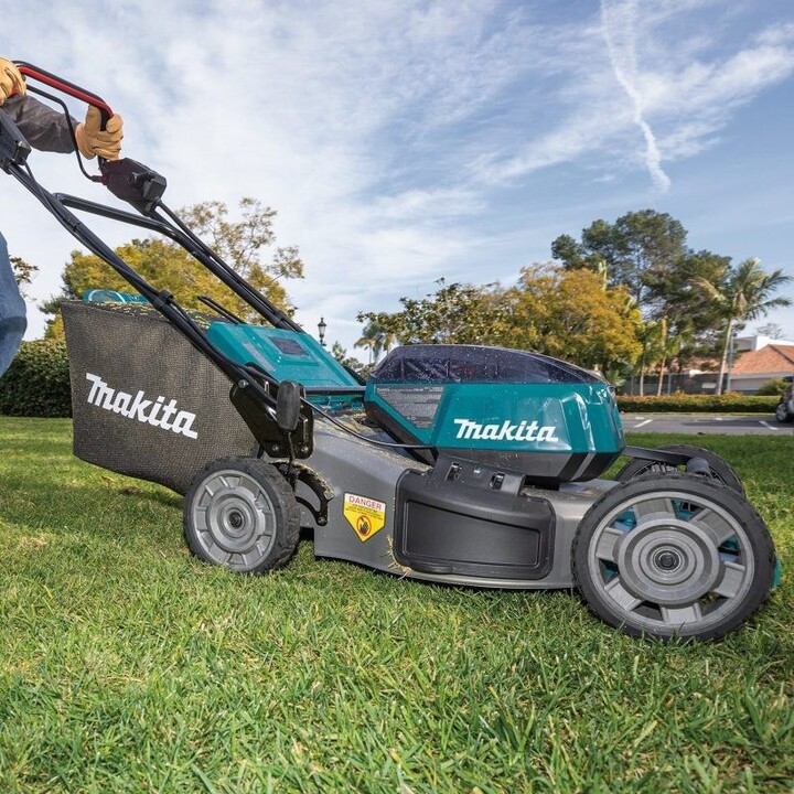 Makita DLM532PT4 cortadora de césped Cortacésped manual Batería Negro, Azul