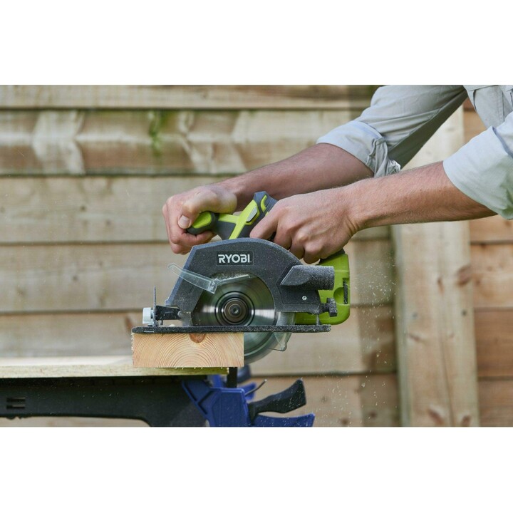 Ryobi R18CSP-0, 18V ONE+ Scie circulaire à déligner 150mm, base en acier robuste, vert/noir