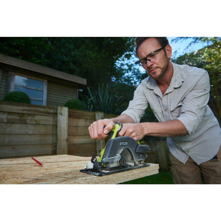 Ryobi R18CSP-0, 18V ONE+ Scie circulaire à déligner 150mm, base en acier robuste, vert/noir