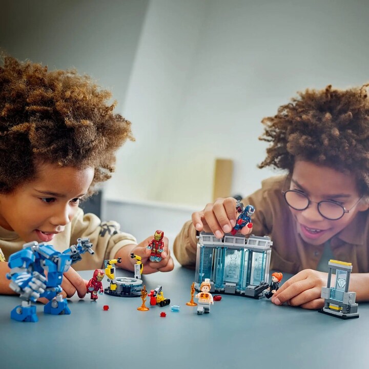 LEGO MARVEL 76315 Iron Man Lab: Hall of Armor
