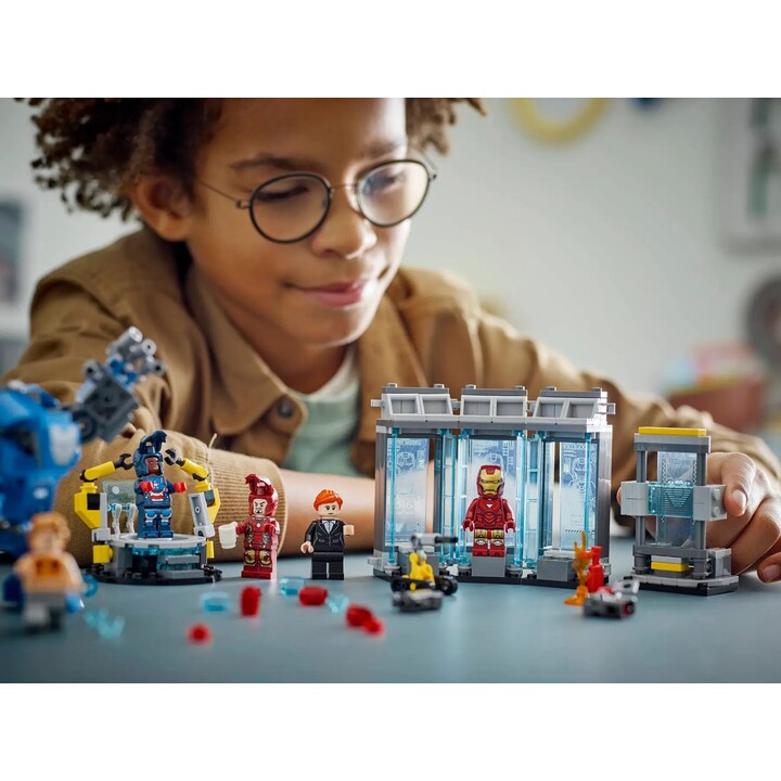 LEGO MARVEL 76315 Iron Man Lab: Hall of Armor