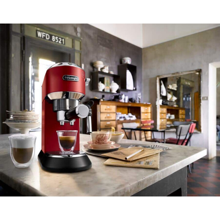 Delonghi Delonghi Dedica Style EC685.R Roja - 1350W, 15 Bar, 1L