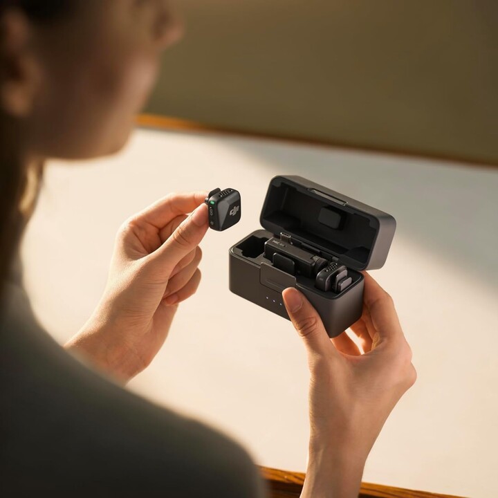 DJI Mic Mini (2 TX + 1 RX + Charging Case), Wireless Lavalier Microphone, Detail-Rich Audio, 48h, Automatic Limiting