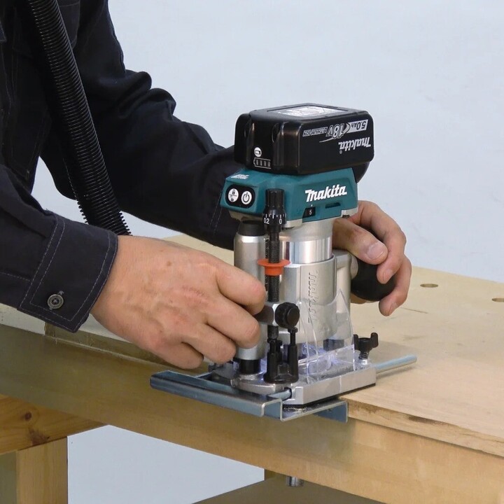Makita DRT50ZJX2, Défonceuse sans balais 18V LXT, Kit d'accessoires multifonctions, Sarcelle