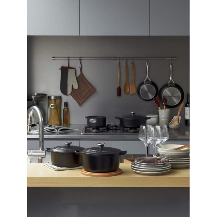 Le Creuset Signature Rostiera rotonda, 20 cm, Nero