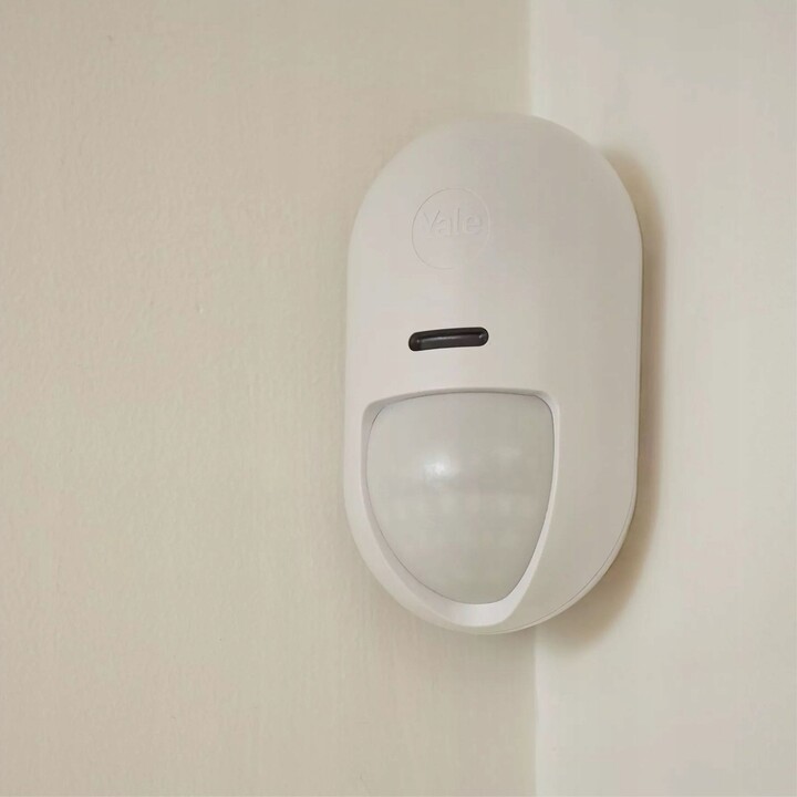 Yale Smart Alarm Starter Kit 7 Pieces - Control Unit, Keypad, Remote Control, 2x Motion Sensors, 2x Window/Door Sensors