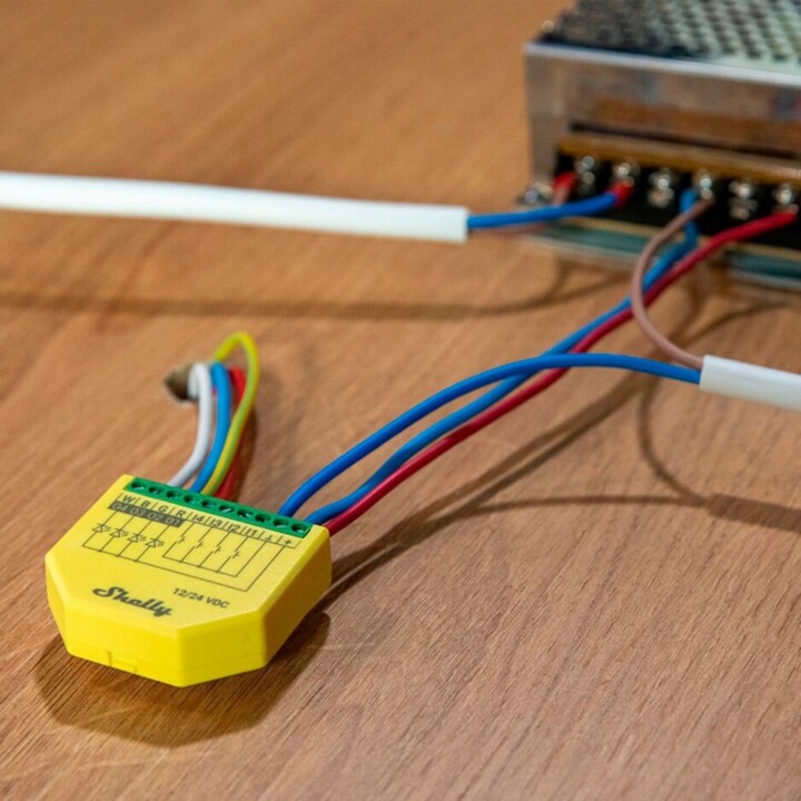 Shelly Relais "Plus RGBW PM" WLAN Bluetooth LED Lichtcontroller Unterputz