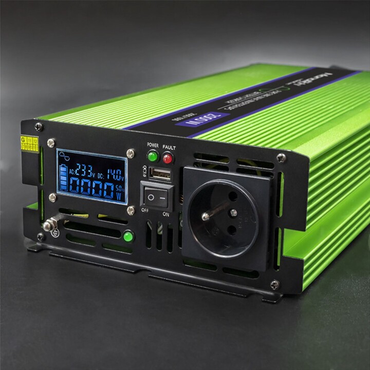 Qoltec Monolith power adapter and inverter Auto 2000 W Green