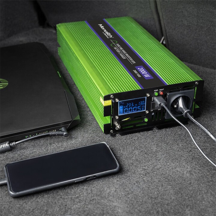 Qoltec Monolith power adapter and inverter Auto 2000 W Green