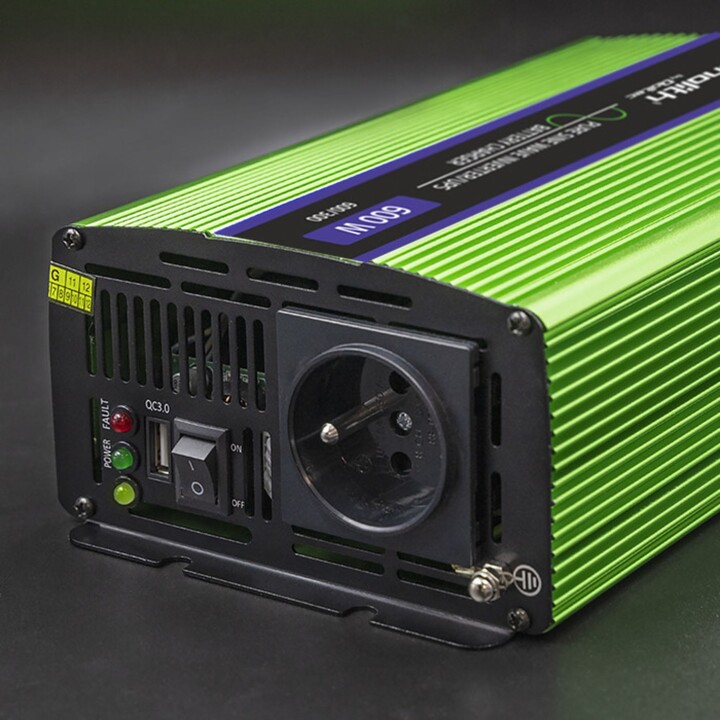 Qoltec Monolith Netzteil und Wechselrichter Auto 600 W Grün
