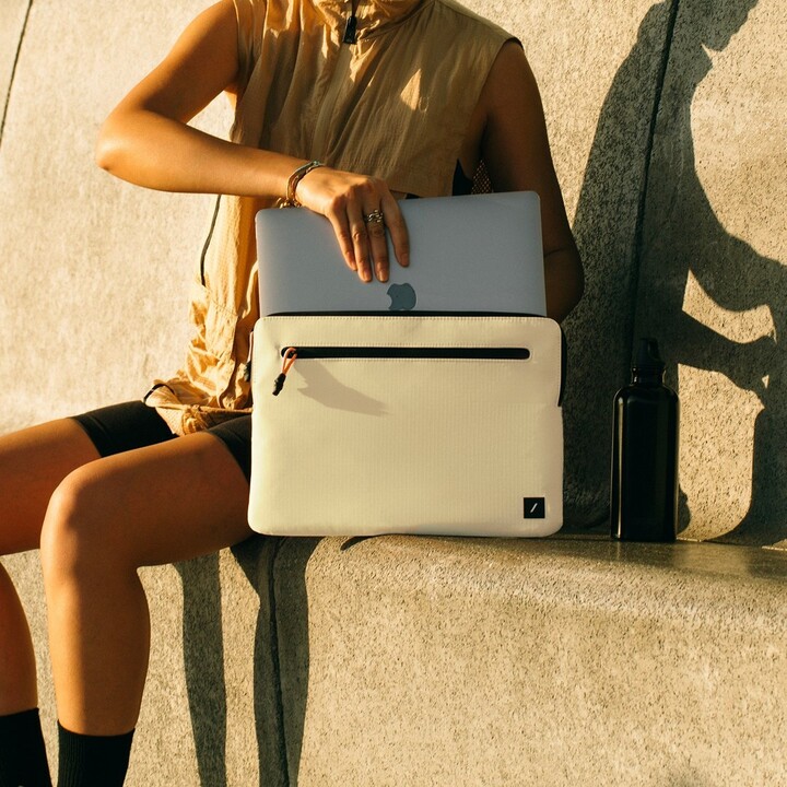 Native Union Ultralight Sleeve 40.6 cm (16") Case Sand