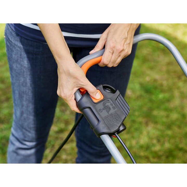Cortador de grama a gasolina Black & Decker BEMW351-QS, preto e laranja