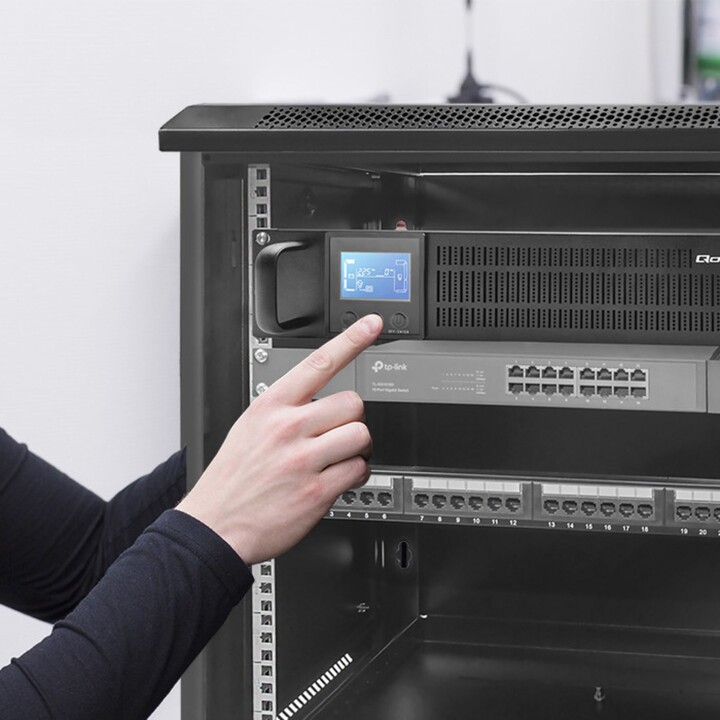 Qoltec 53945 UPS RACK Système d alimentation sans interruption | 1KVA | 800W | Écran LCD