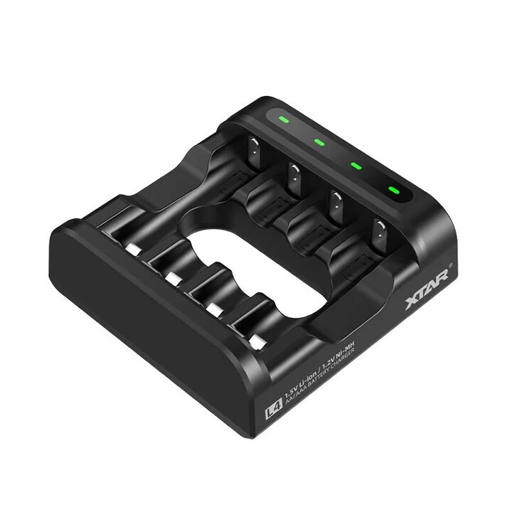 XTAR Ladegerät für Akkus R03 / AAA und R6 / AA Li-Ion 1,5V / NiMH L4
