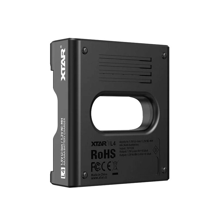 XTAR Ladegerät für Akkus R03 / AAA und R6 / AA Li-Ion 1,5V / NiMH L4