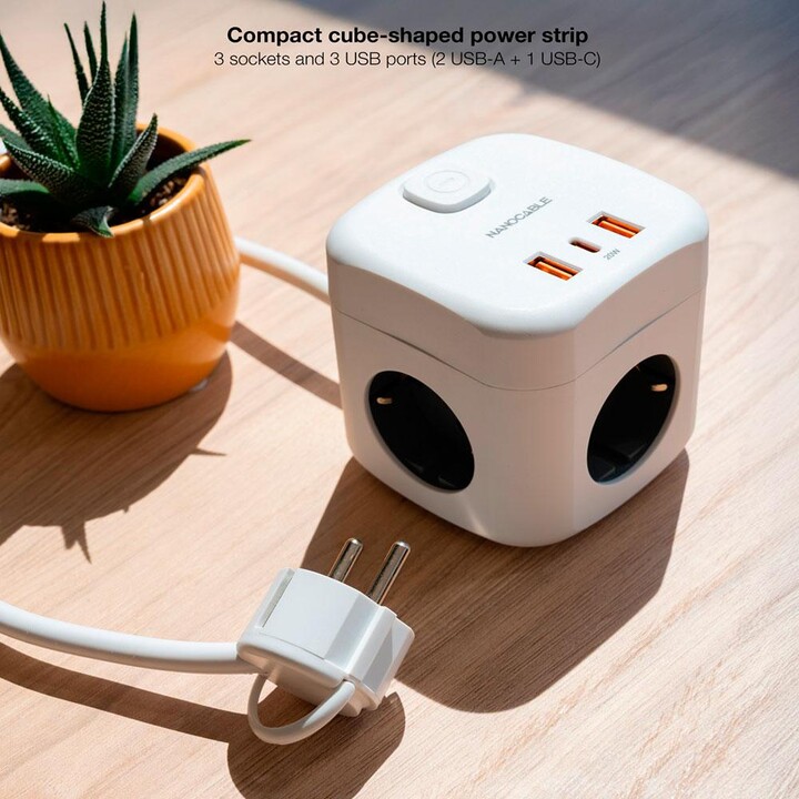 3-Sockel-Basis mit Schalter + (2 USB-A + 1 TYPE-C) / GaN + PPS / PD 20W / Weiß / Nanokabel 10.37.0011