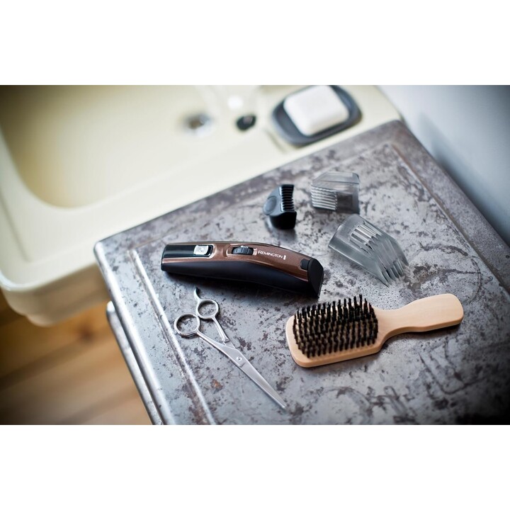 Kit cortabarbas Remington, cuchillas de titanio, 3 peines ajustables, cepillo para barba y tijeras, 90 min de autonomía, batería