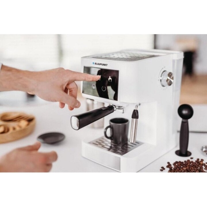 Blaupunkt CMP501 Caffettiera espresso 1,5 L 20 bar con scaldatazze, bianco