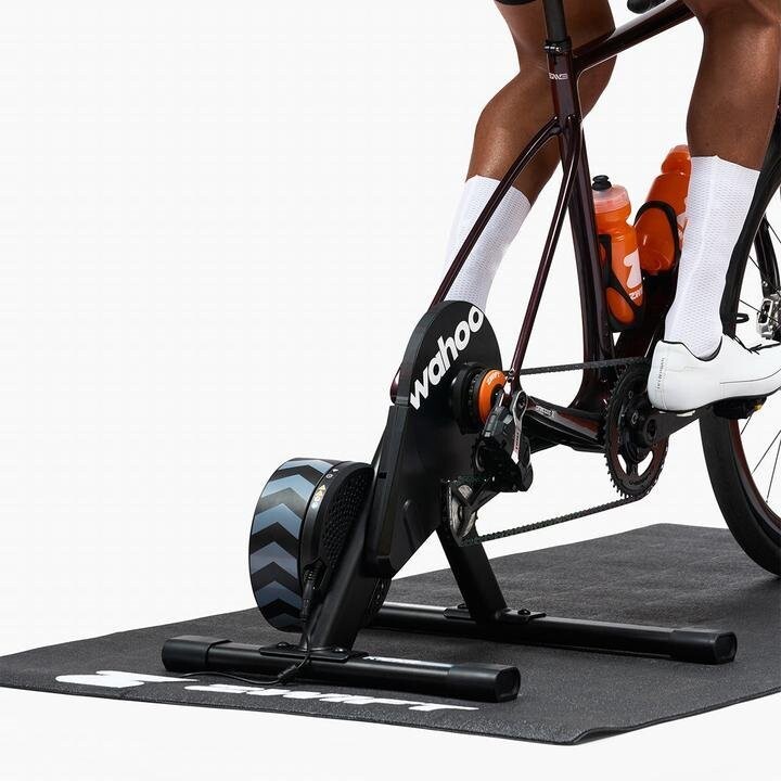 Wahoo Kickr Core 2 11V Cog/Click Treinador de ciclismo indoor, preto