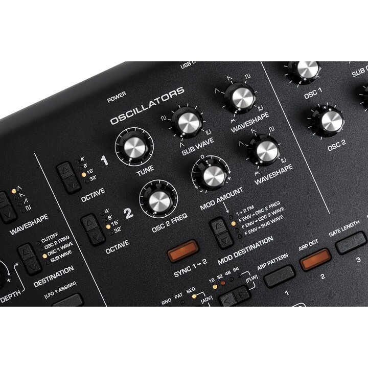 MOOG Messenger - Um sintetizador analógico monofônico com teclado.
