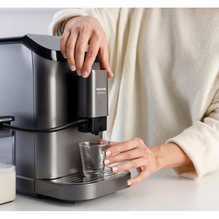 Machine à café à pression Taurus Accento Latte ; 20 bars, White Coffee
