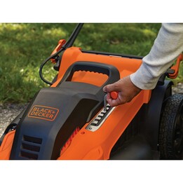 Cortador de grama Black & Decker LM2000-QS, a gasolina, manual, com alimentação CA, preto e laranja.