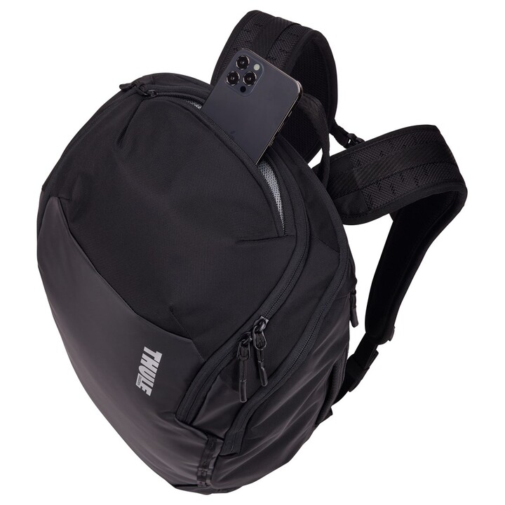 Mochila Thule Chasm TCHB215 preta, modelo casual, em poliéster preto.