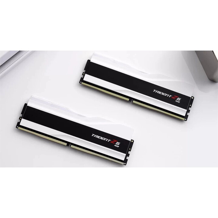 Kit 2 G.SKILL Trident Z5 RGB Series DDR5 RAM (Intel XMP 3.0 e AMD Expo) 32GB (2x16GB) 6000MT/s CL36-36-36-96